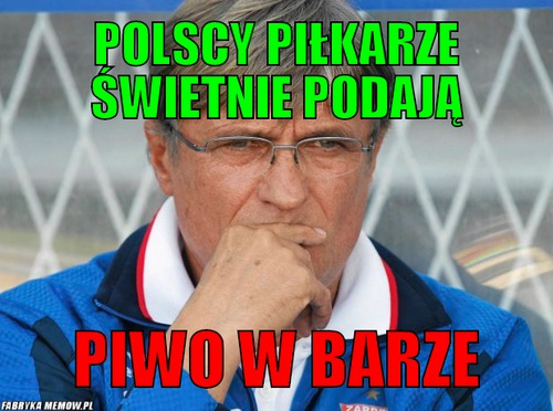 Polscy piłkarze świetnie podają – Polscy piłkarze świetnie podają Piwo w barze